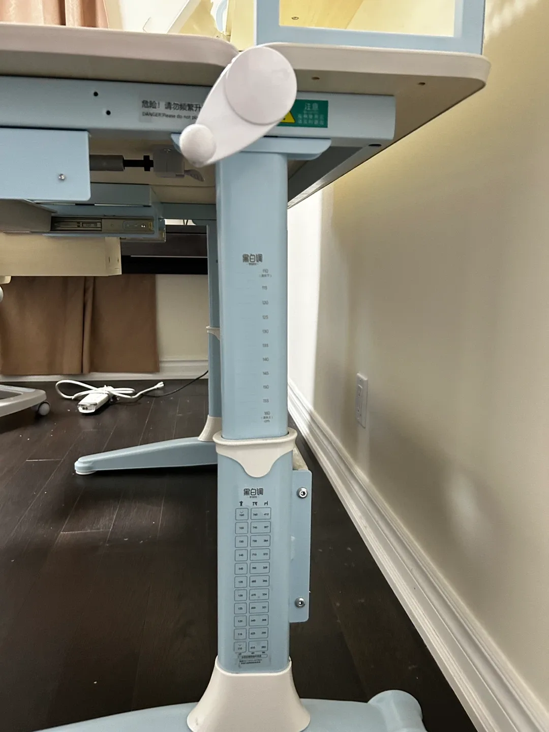 Adjustable Kids Desk - Blue & Wood image indicator(9)