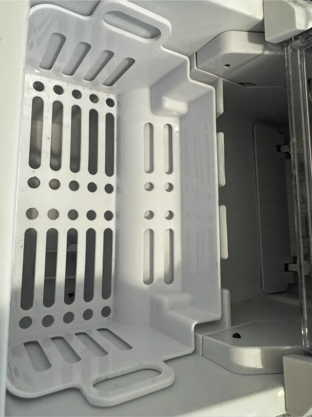 Ice Maker - 1.5L Capacity image indicator(4)