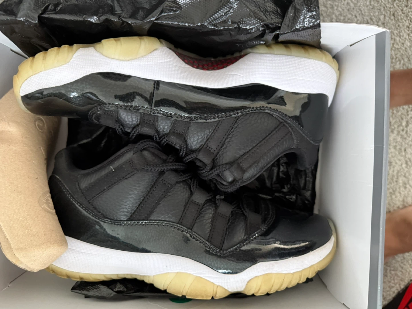 Air Jordan 11 Retro Low - Size 9