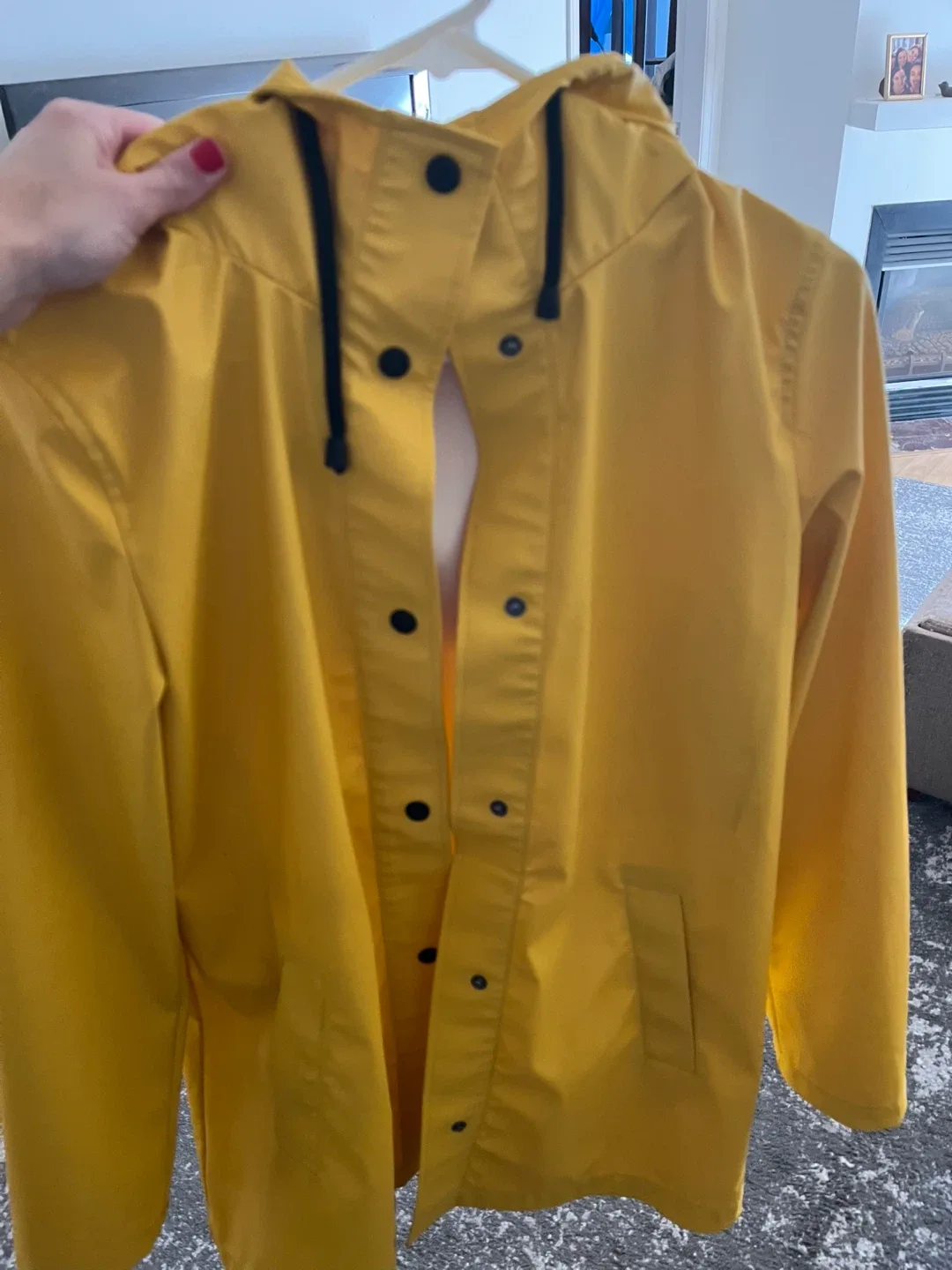 Yellow Raincoat image indicator(2)