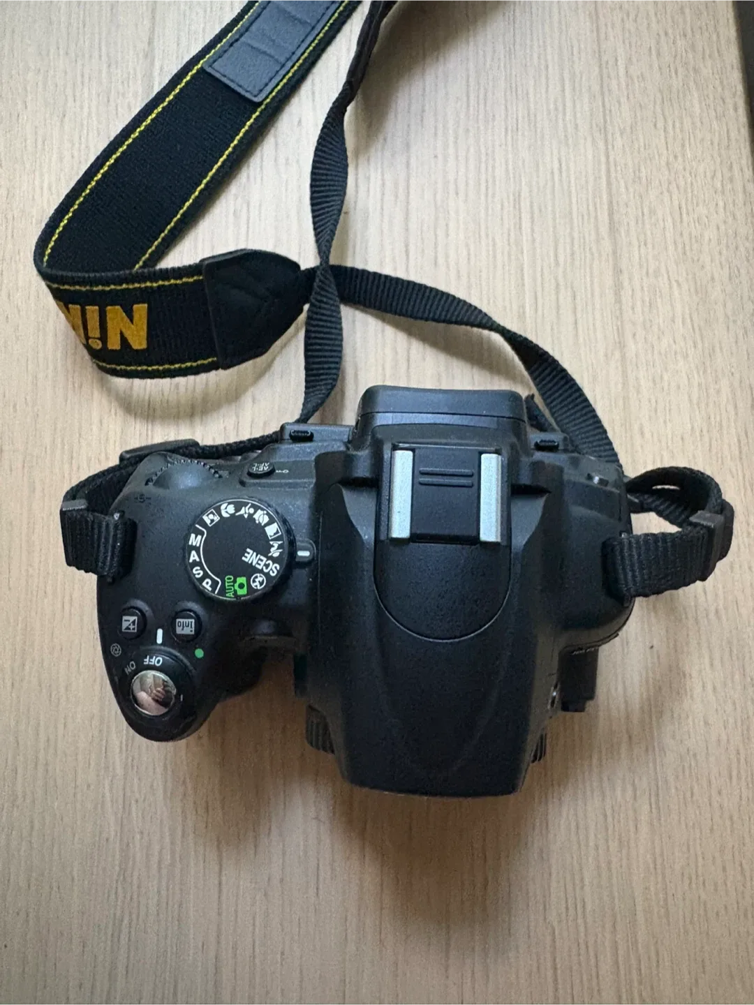 Nikon D5000 DSLR Camera with 18-55mm Lens image indicator(3)