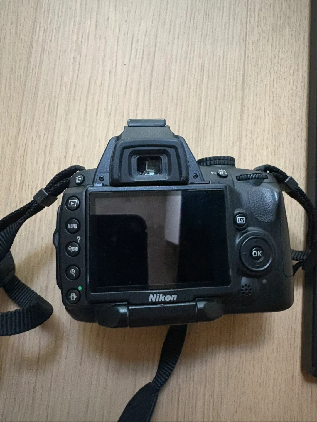 Nikon D5000 DSLR Camera with 18-55mm Lens image indicator(4)