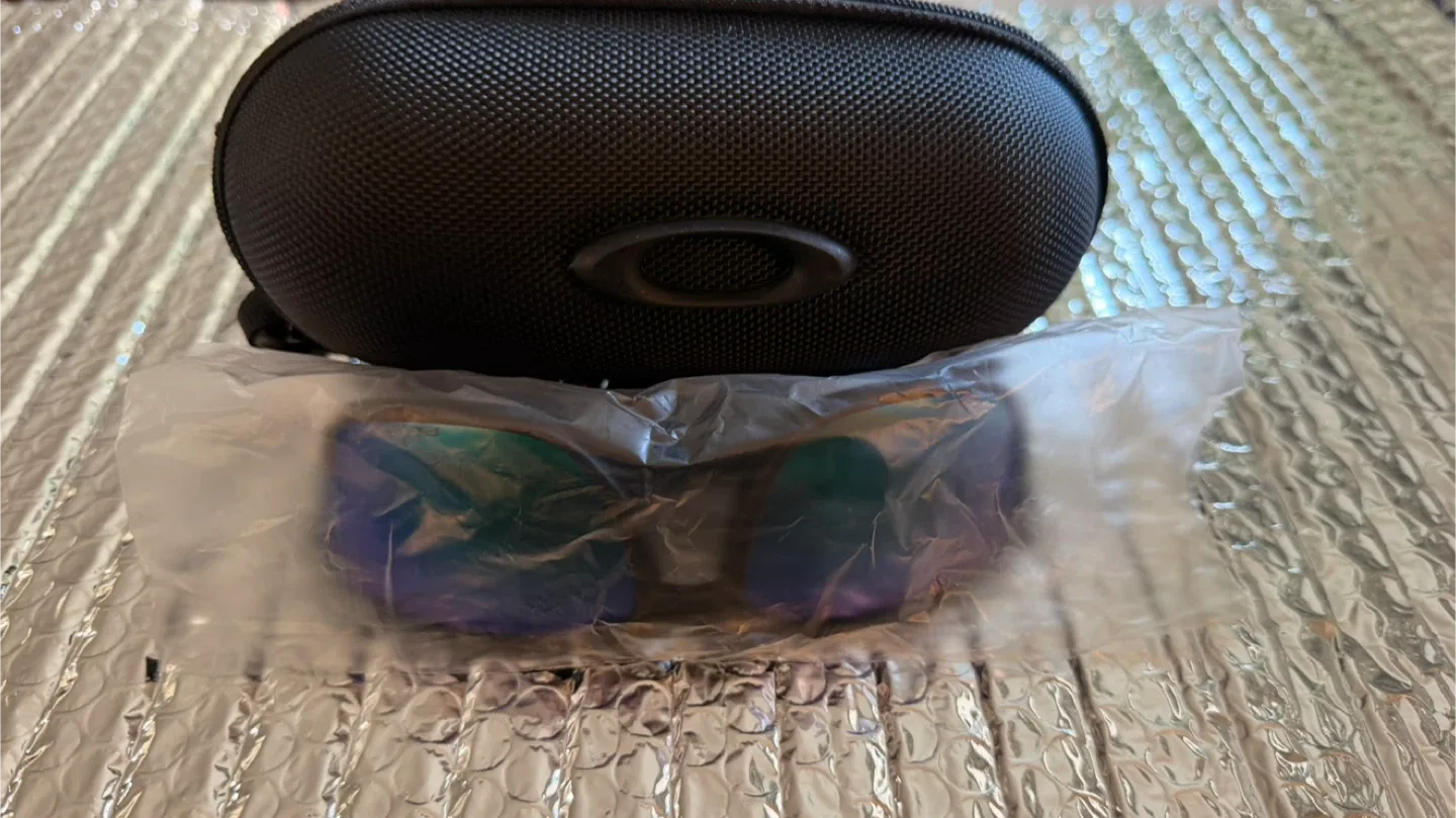 Oakley Sunglasses with Case image indicator(3)