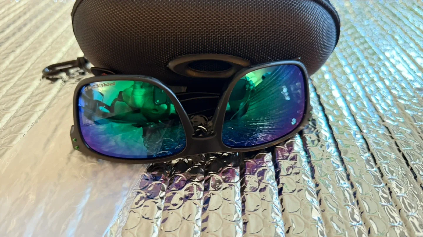 Oakley Sunglasses with Case image indicator(2)