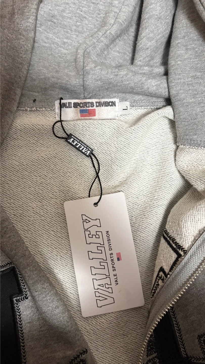 Vale hoodie image indicator(2)