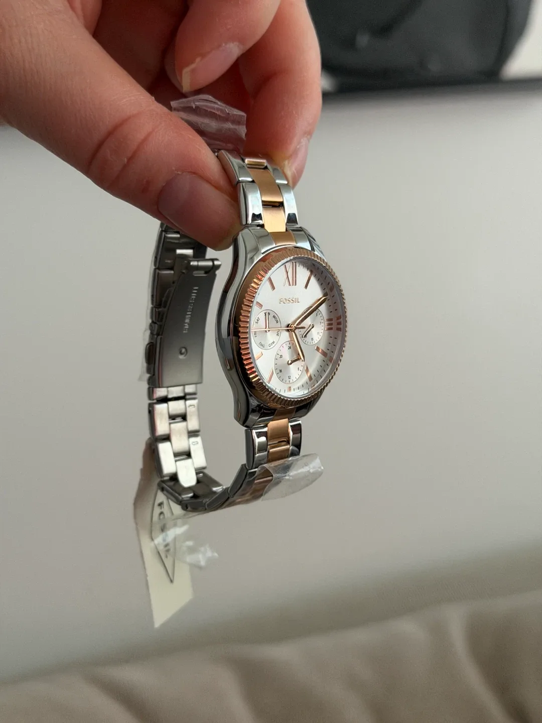 New Fossil Riley Two-Tone Stainless Steel Watch image indicator(3)