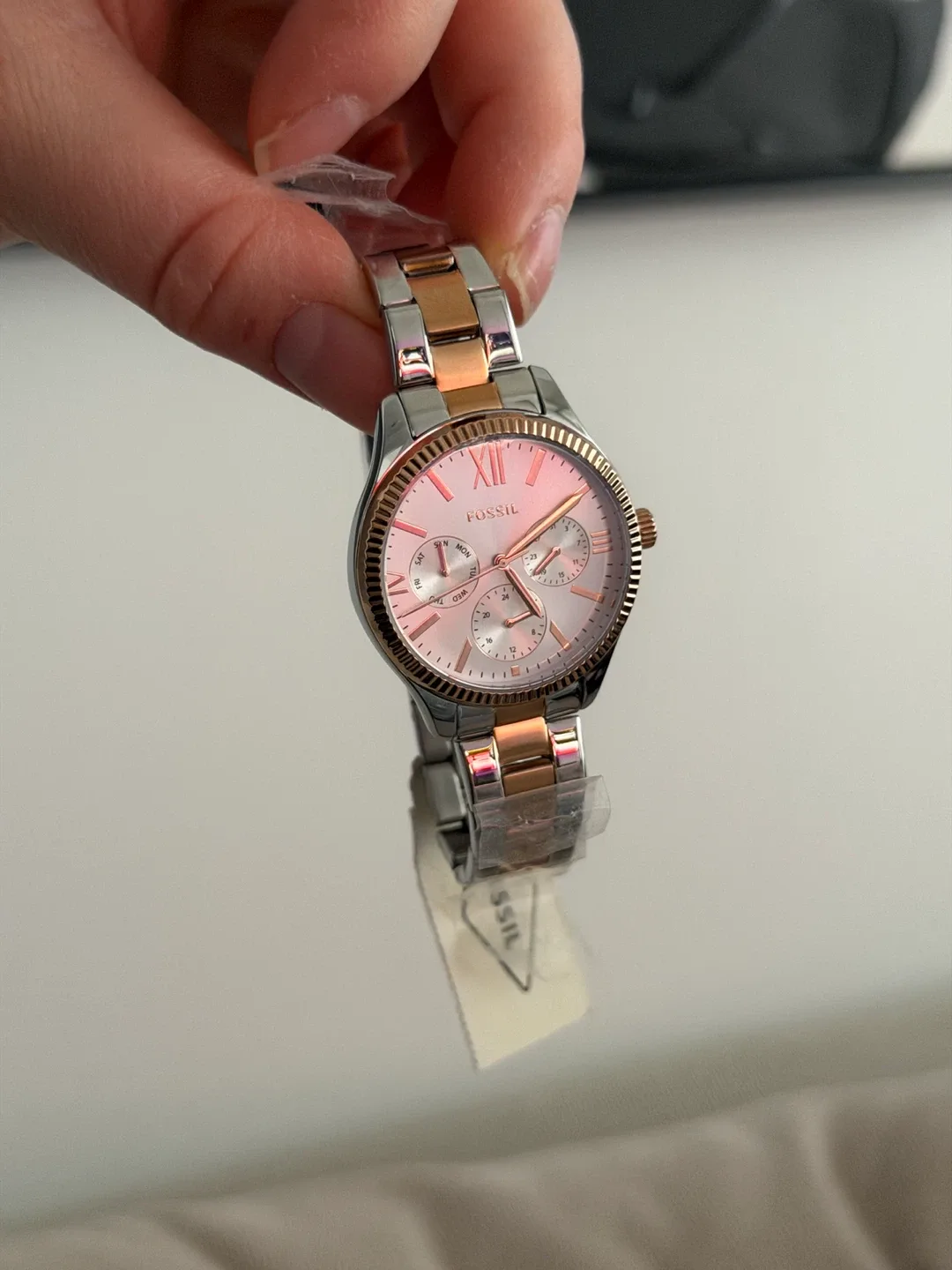 New Fossil Riley Two-Tone Stainless Steel Watch image indicator(2)