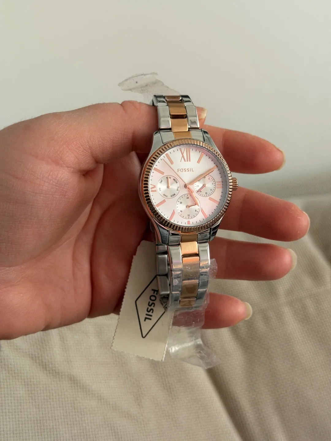 New Fossil Riley Two-Tone Stainless Steel Watch image indicator(7)