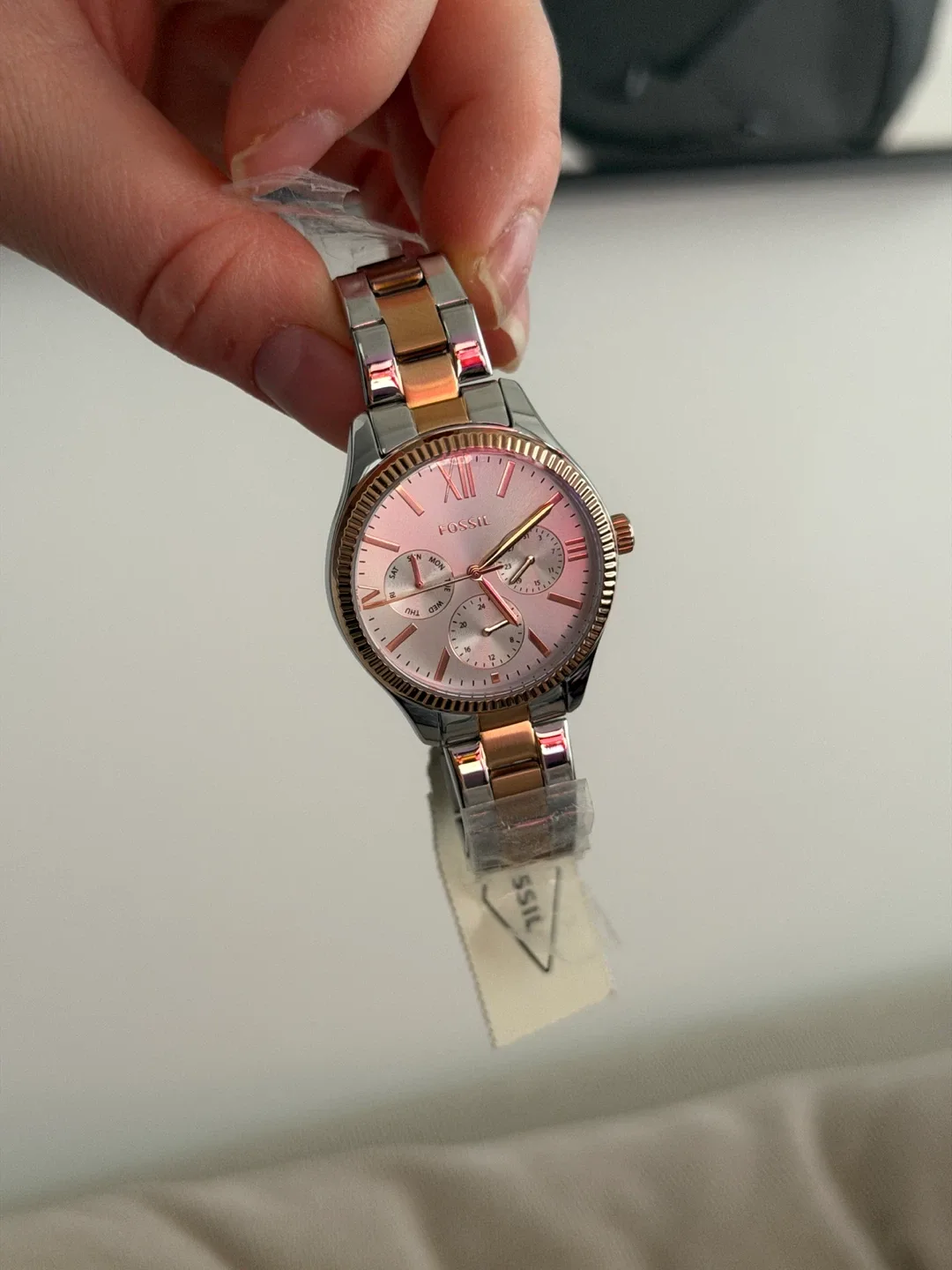 New Fossil Riley Two-Tone Stainless Steel Watch image indicator(8)