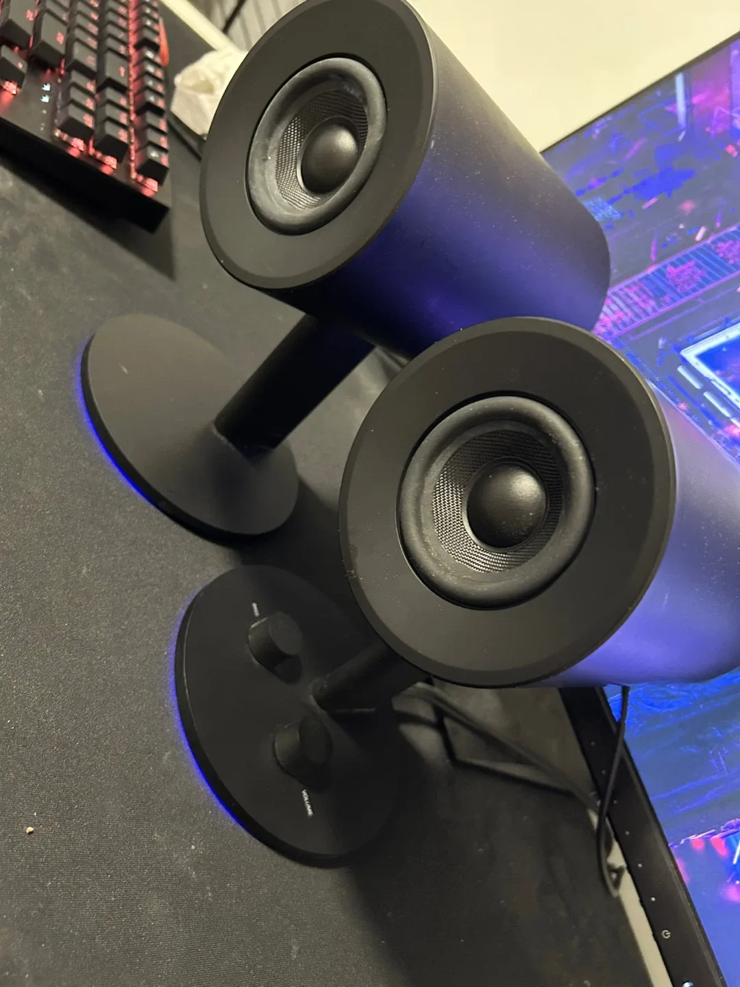 Gaming Computer ( everything for $900) Pick up Only image indicator(2)