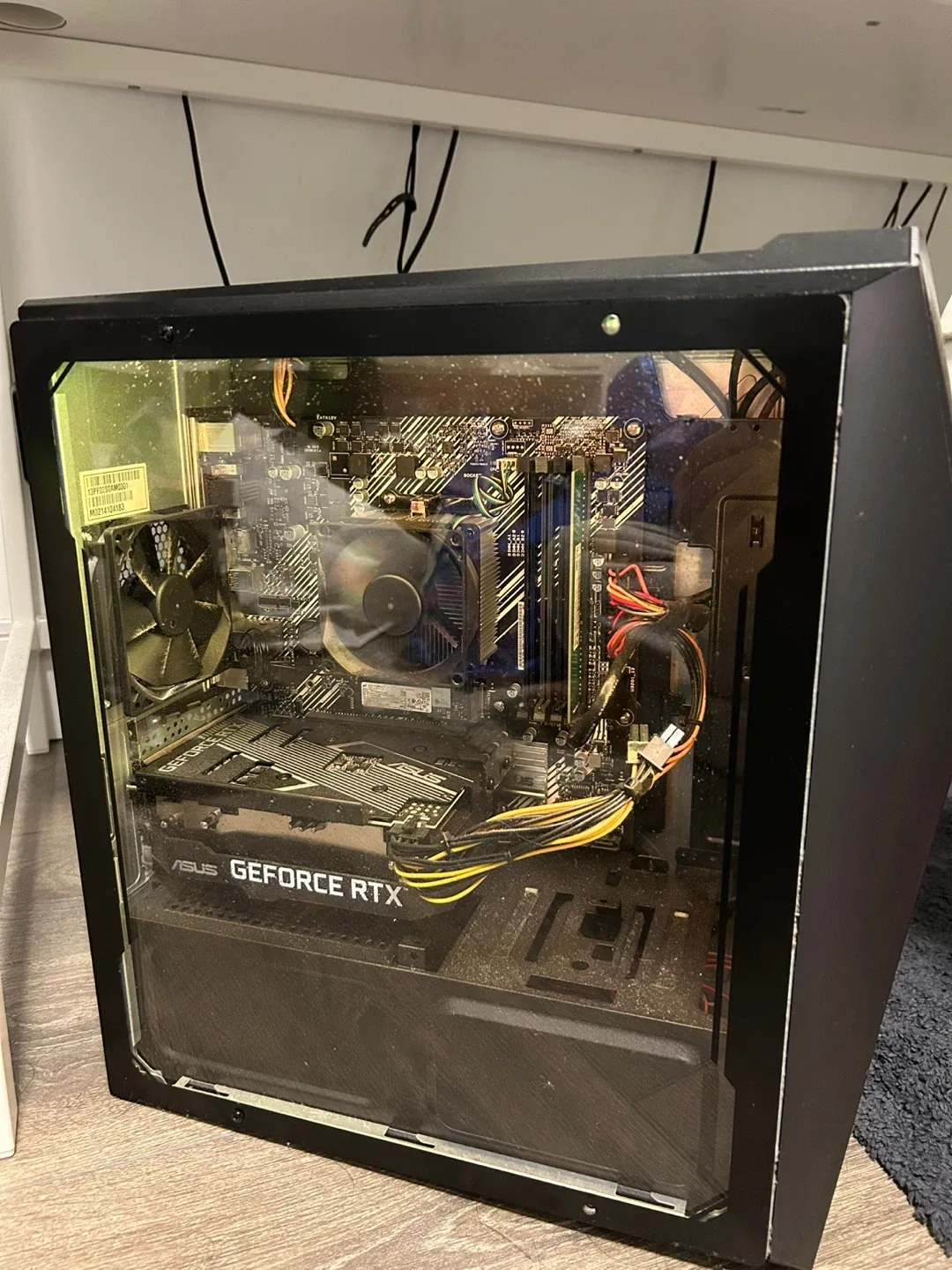 Gaming Computer ( everything for $900) Pick up Only image indicator(4)