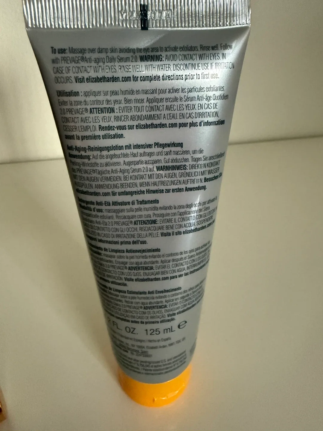 Elizabeth Arden Prevage  Boosting Cleanser new image indicator(3)