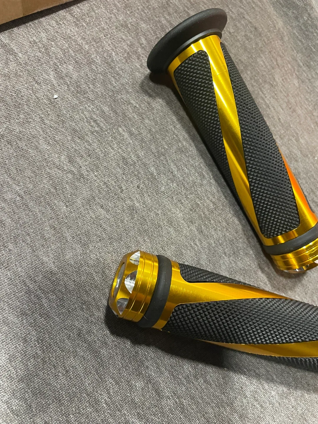 Motorcycle Handle Grips - Gold & Black image indicator(3)
