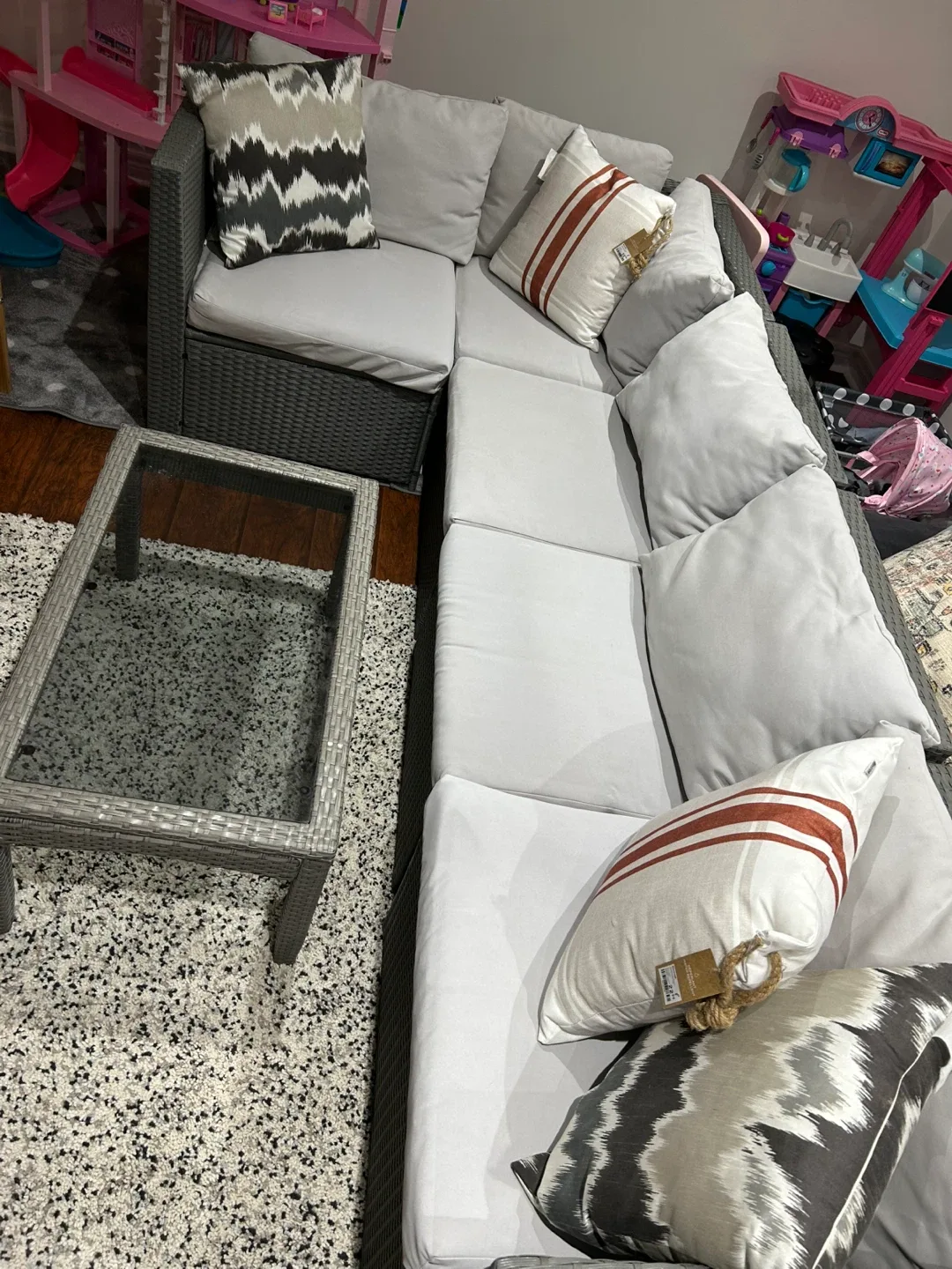 Patio furniture & 4 decorative pillows image indicator(2)