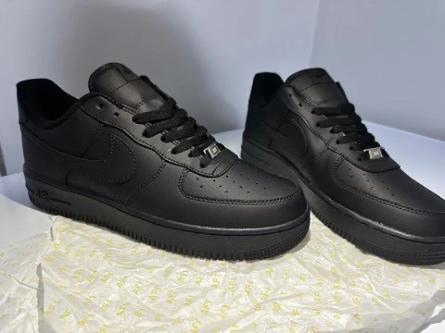 Nike Air Force 1 - Black image indicator(2)