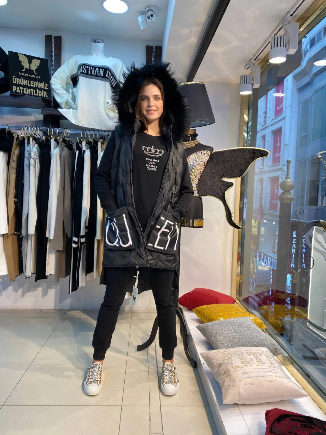 Black Quilted Vest with Faux Fur Hood and pants - photo 2