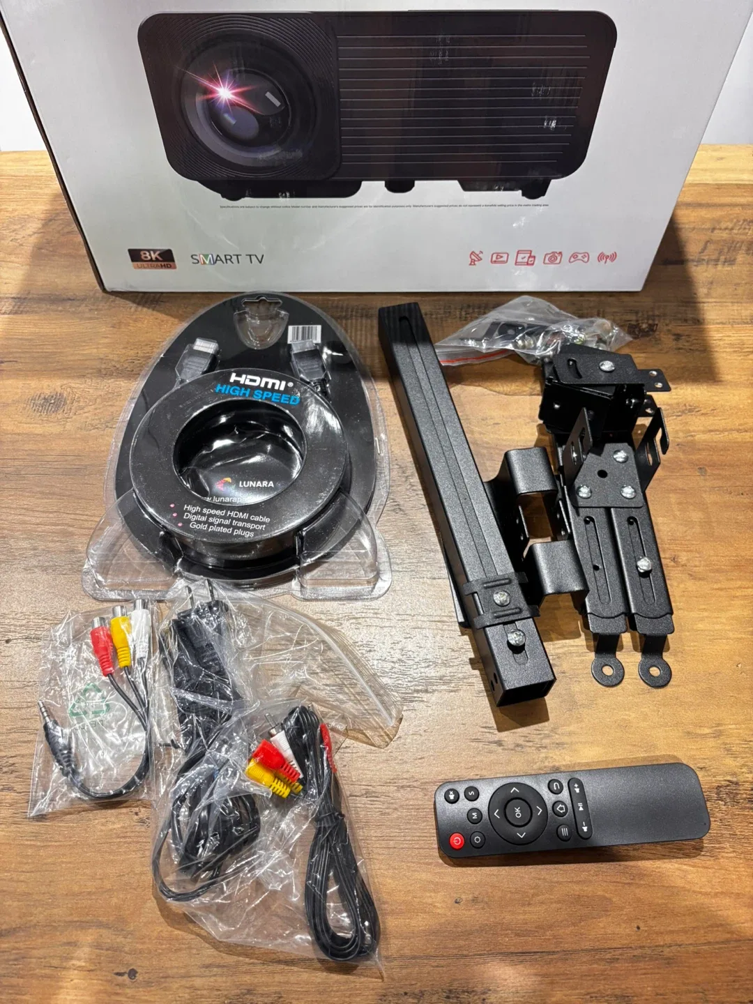 Lunara LR30 8K Projecteur + Écran Titan 72’’ – Neuf Complet image indicator(3)