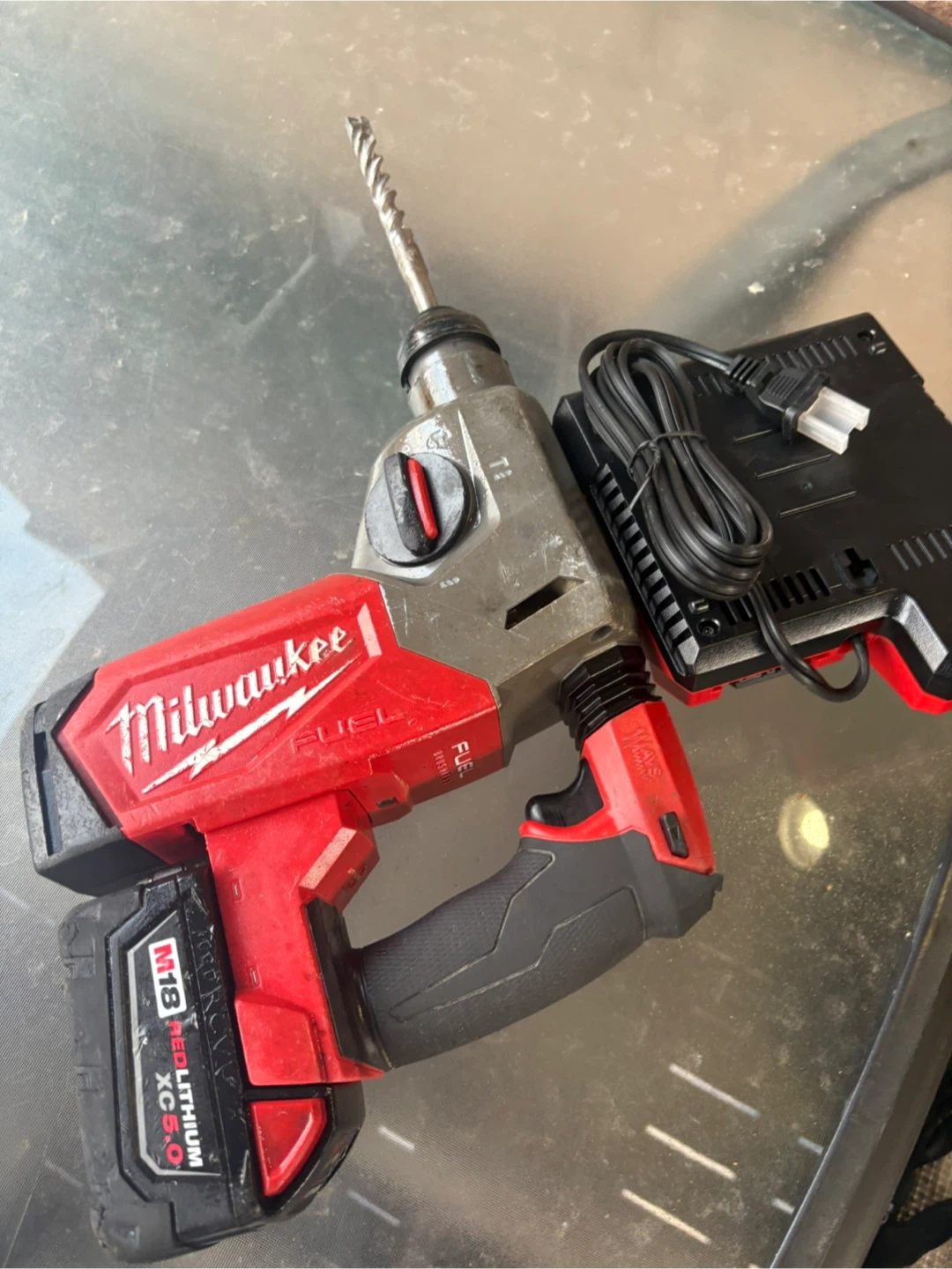Milwaukee M18 FUEL Rotary Hammer Drill - photo 2