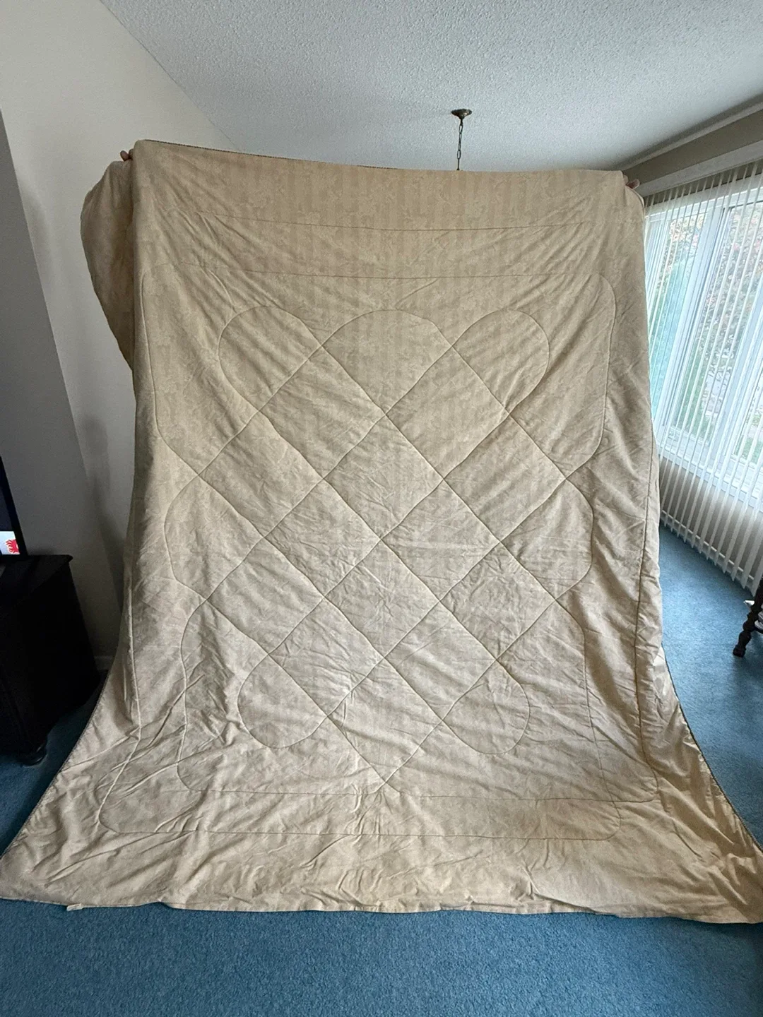 Queen Size Comforter Floral quilted pattern image indicator(3)