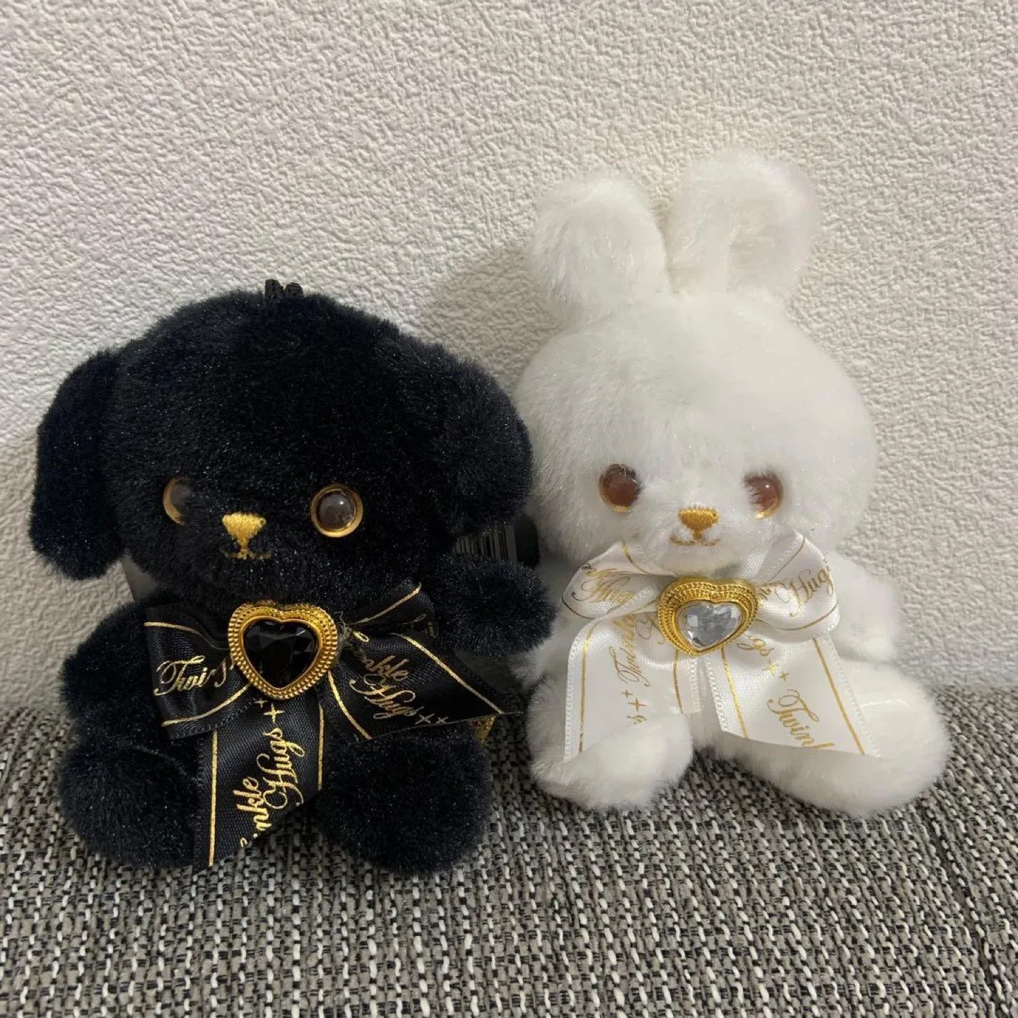 Twinkle White & Black Hugs Plush Charms image indicator(3)