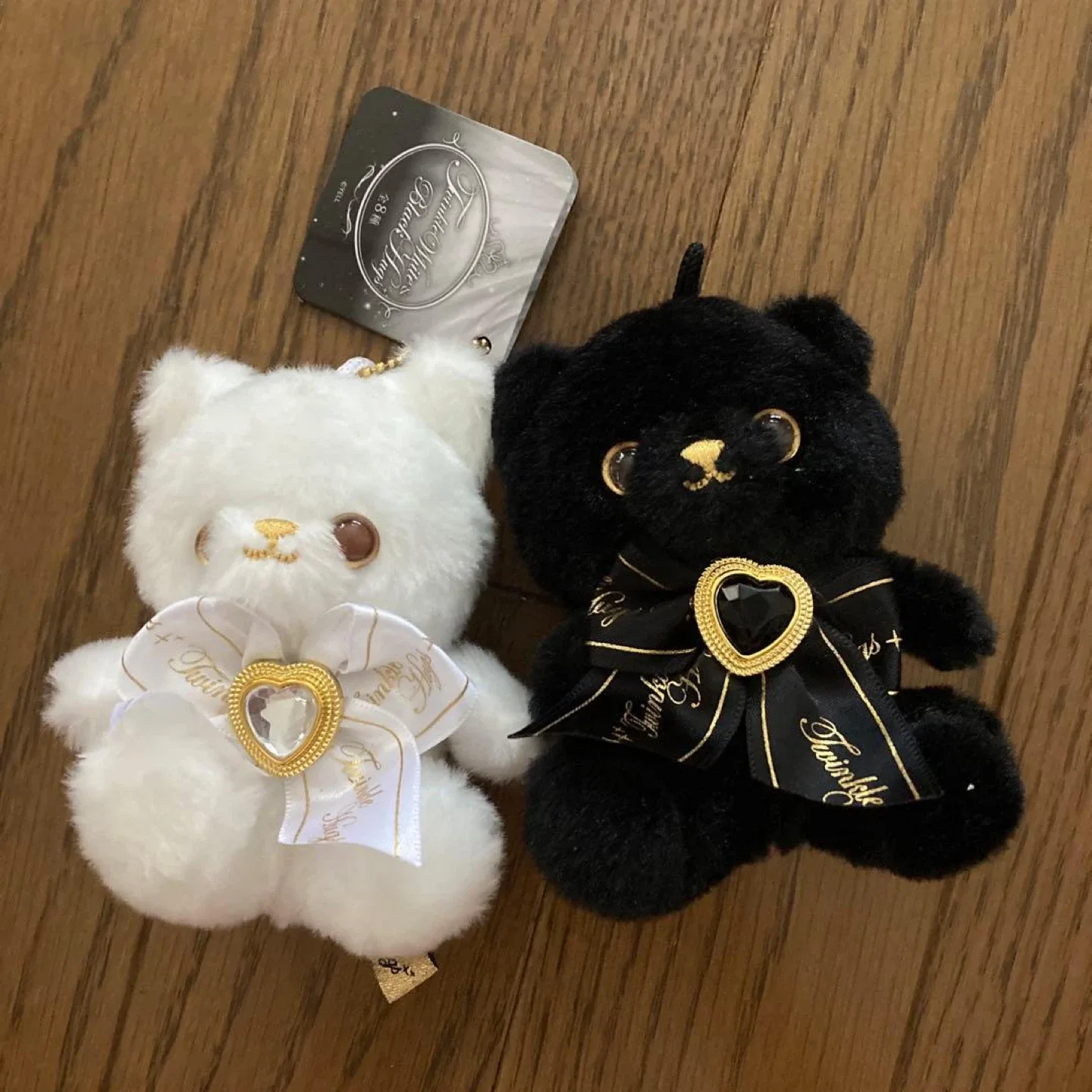 Twinkle White & Black Hugs Plush Charms image indicator(2)