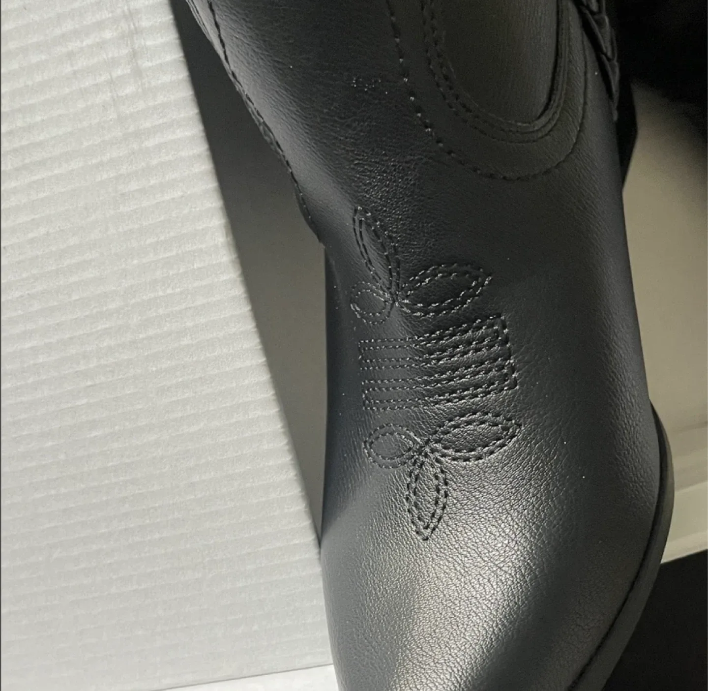 Brand new Dolce Vita Black Leather Ankle Boots - Size 7 image indicator(3)