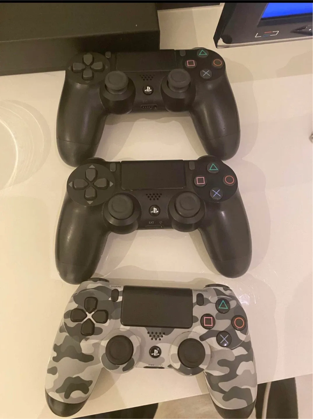 PlayStation 4 slim 500gb Console image indicator(2)