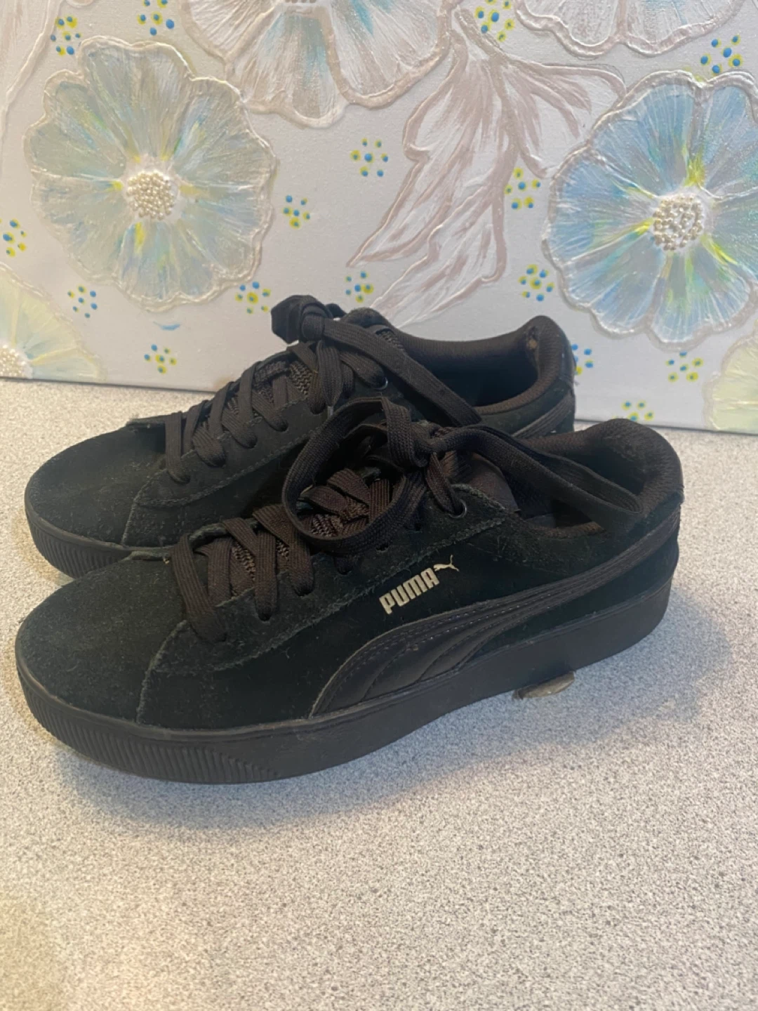 Puma Suede Shoes - Black - Size 7.5 ( women) - photo 2