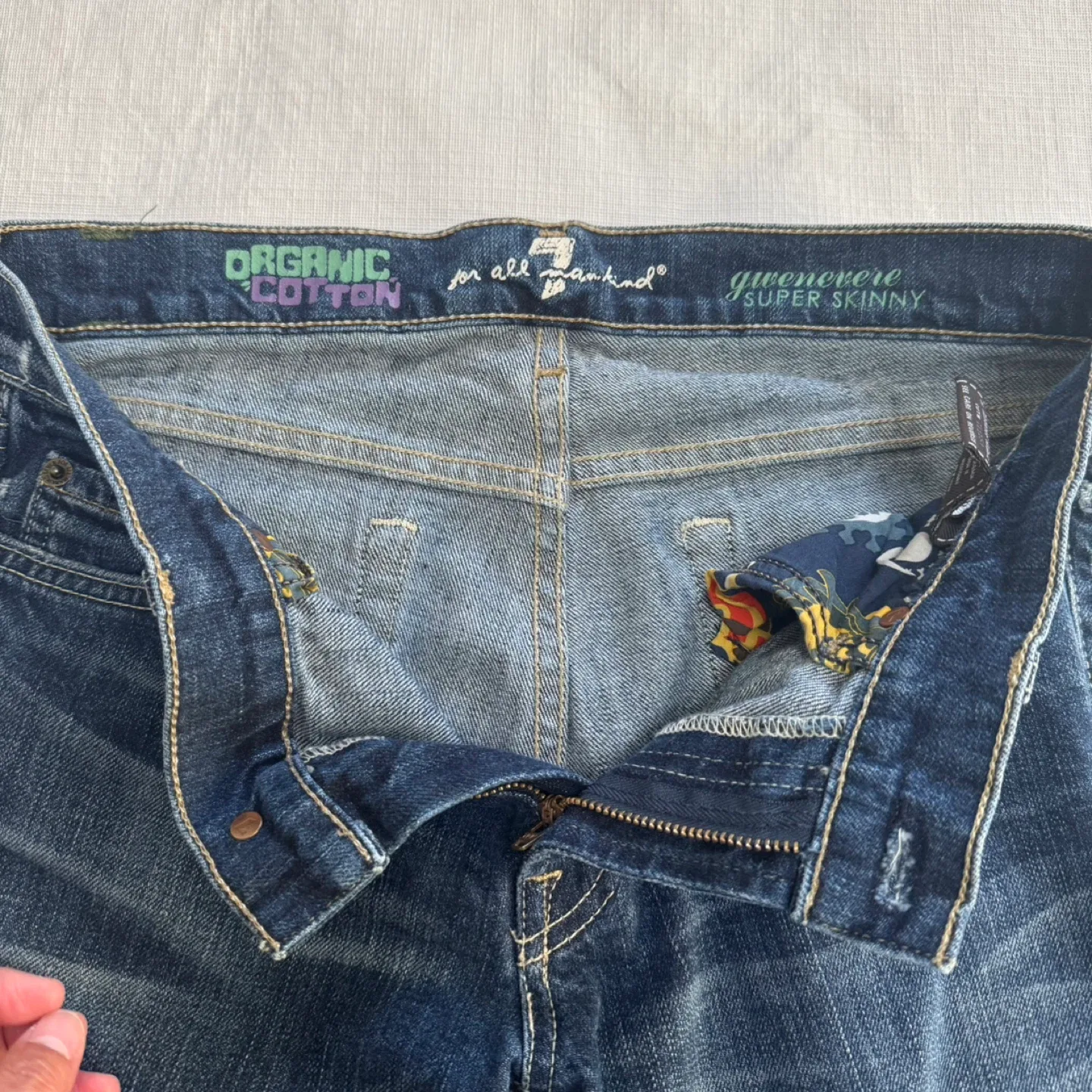 7 For All Mankind Gwenevere Jeans, Size 26 image indicator(2)