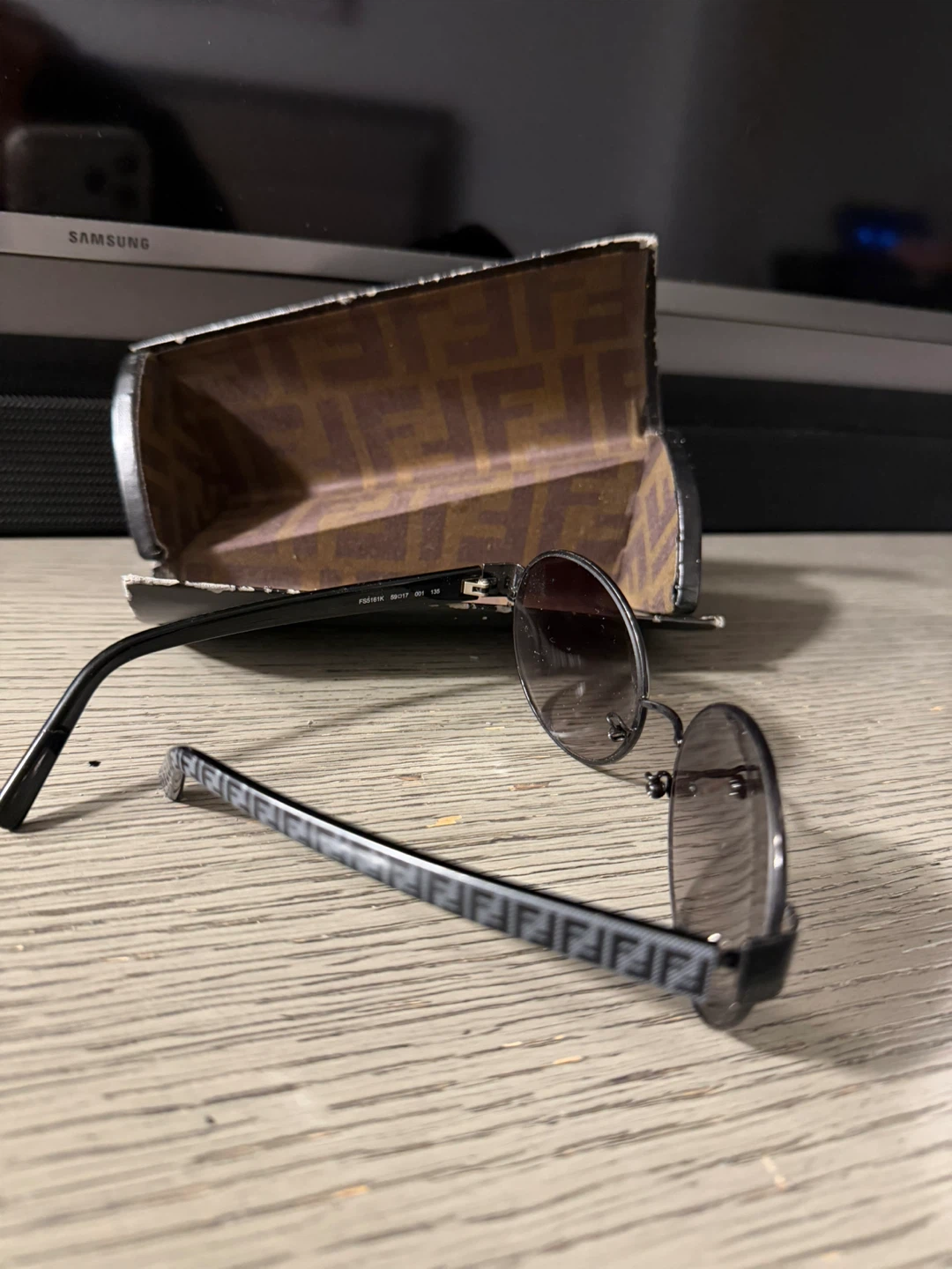 Fendi Sunglasses with Case - photo 2