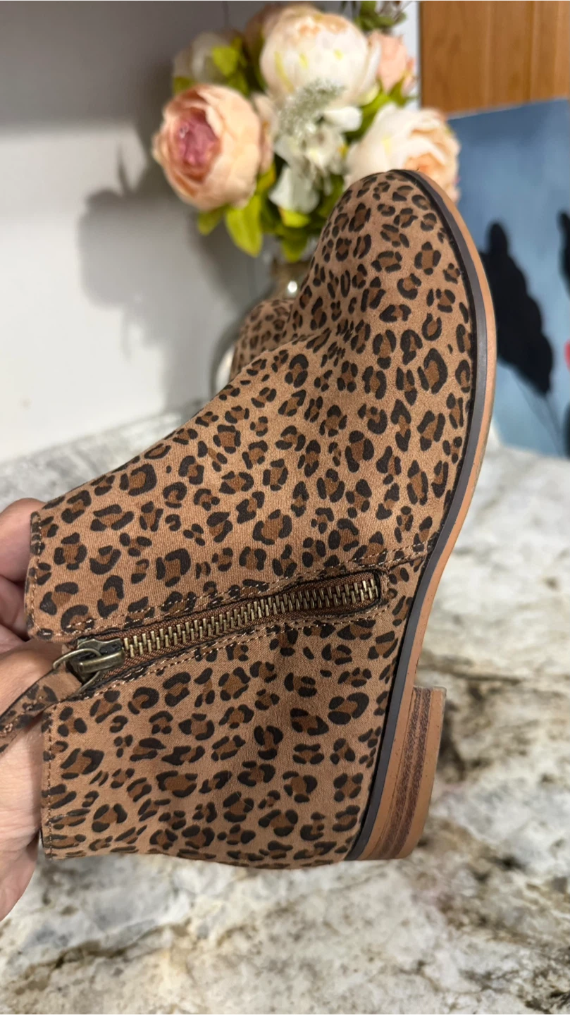 Cat & Jack Leopard Print Ankle Boots - Size 4 firm price - photo 5