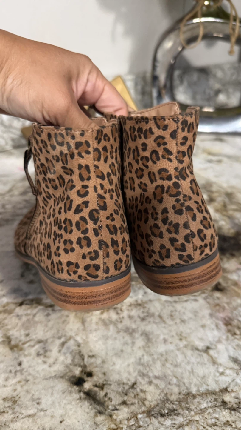 Cat & Jack Leopard Print Ankle Boots - Size 4 firm price - photo 2