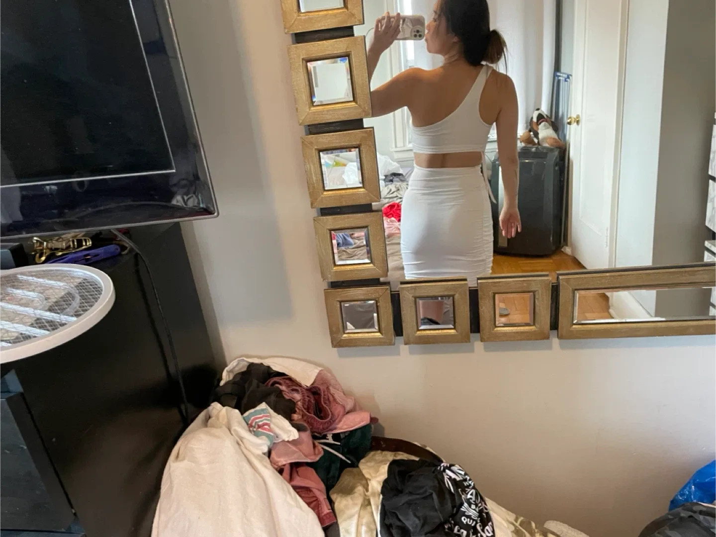 White Dress image indicator(2)