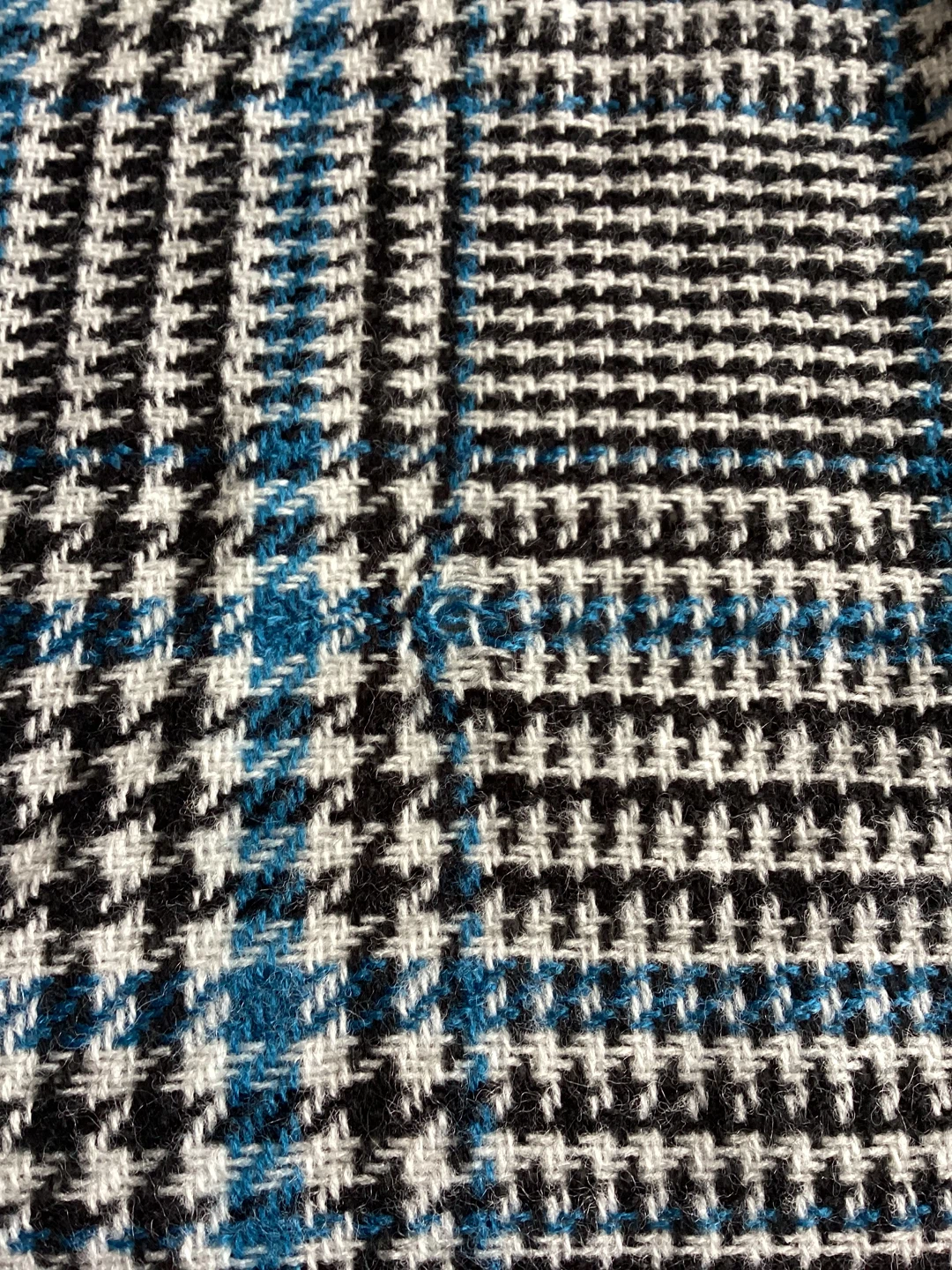BRAND NEW SUZY SHIER PLAID SCARF - photo 3