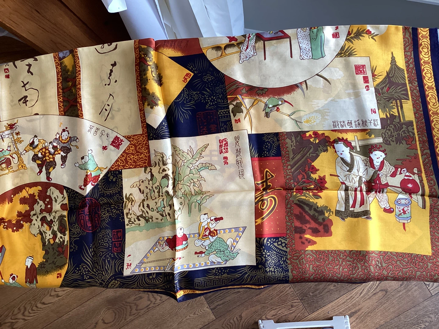 BRAND NEW ASIAN DESIGN SILK SCARF