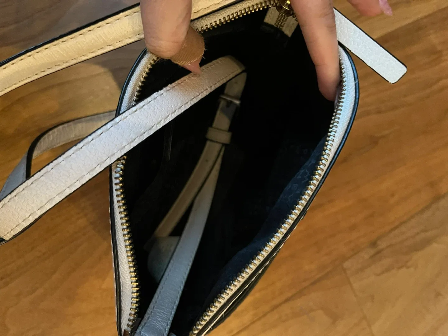 Kate Spade Black & White Crossbody Bag image indicator(3)