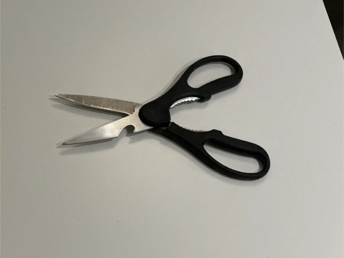 AmazonBasics Kitchen Shears image indicator(2)