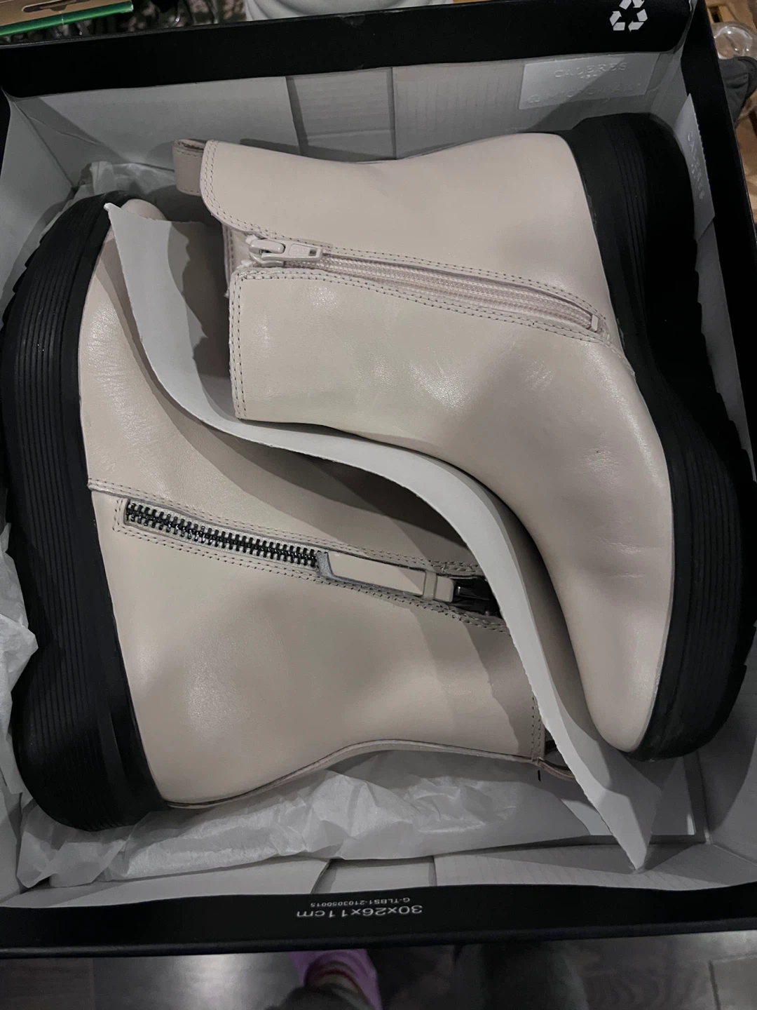 Naturalizer Leather Booties Size 6M - photo 4