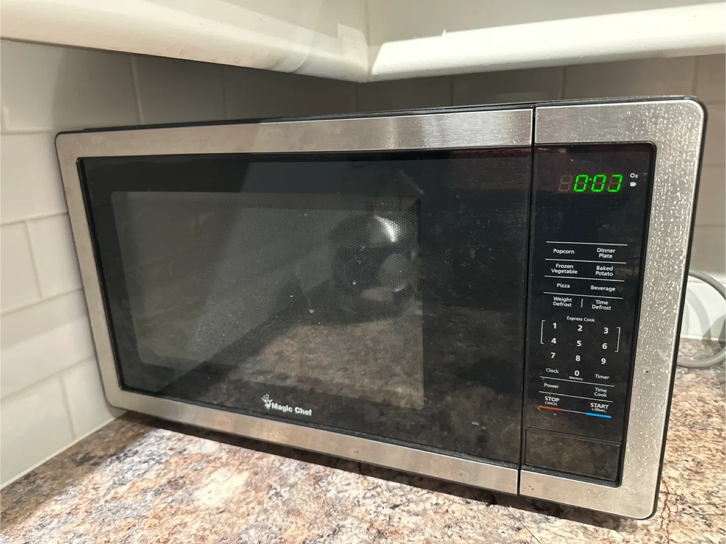 Magic Chef HMM1110STF Microwave Oven