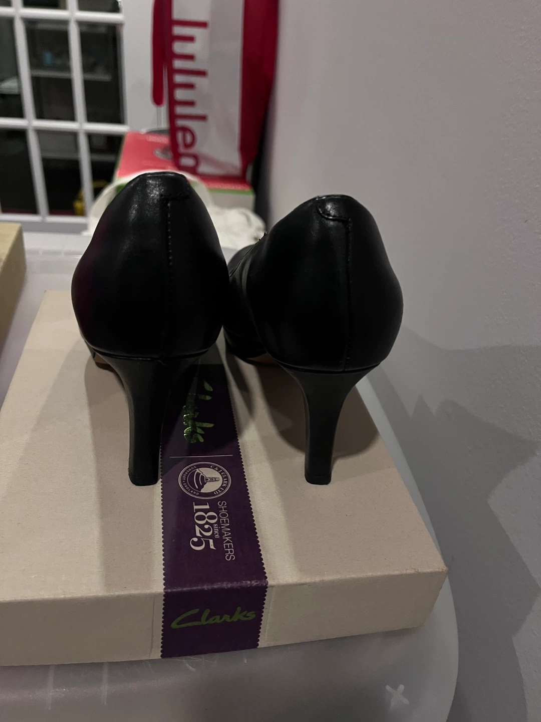 Clarks Black Leather Heels, Size 6 - photo 3