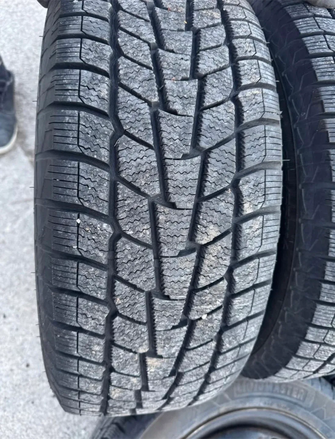 Set of 4 Winter Tires image indicator(2)