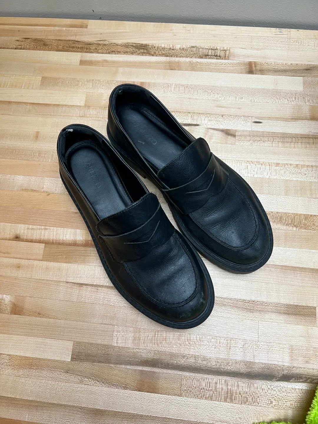 Arezzo Black Leather Loafers Size 6 image indicator(2)