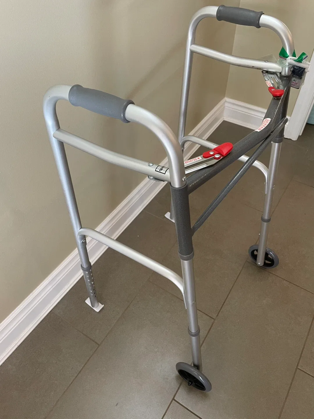 Aluminum Walker - Drive Medical image indicator(2)