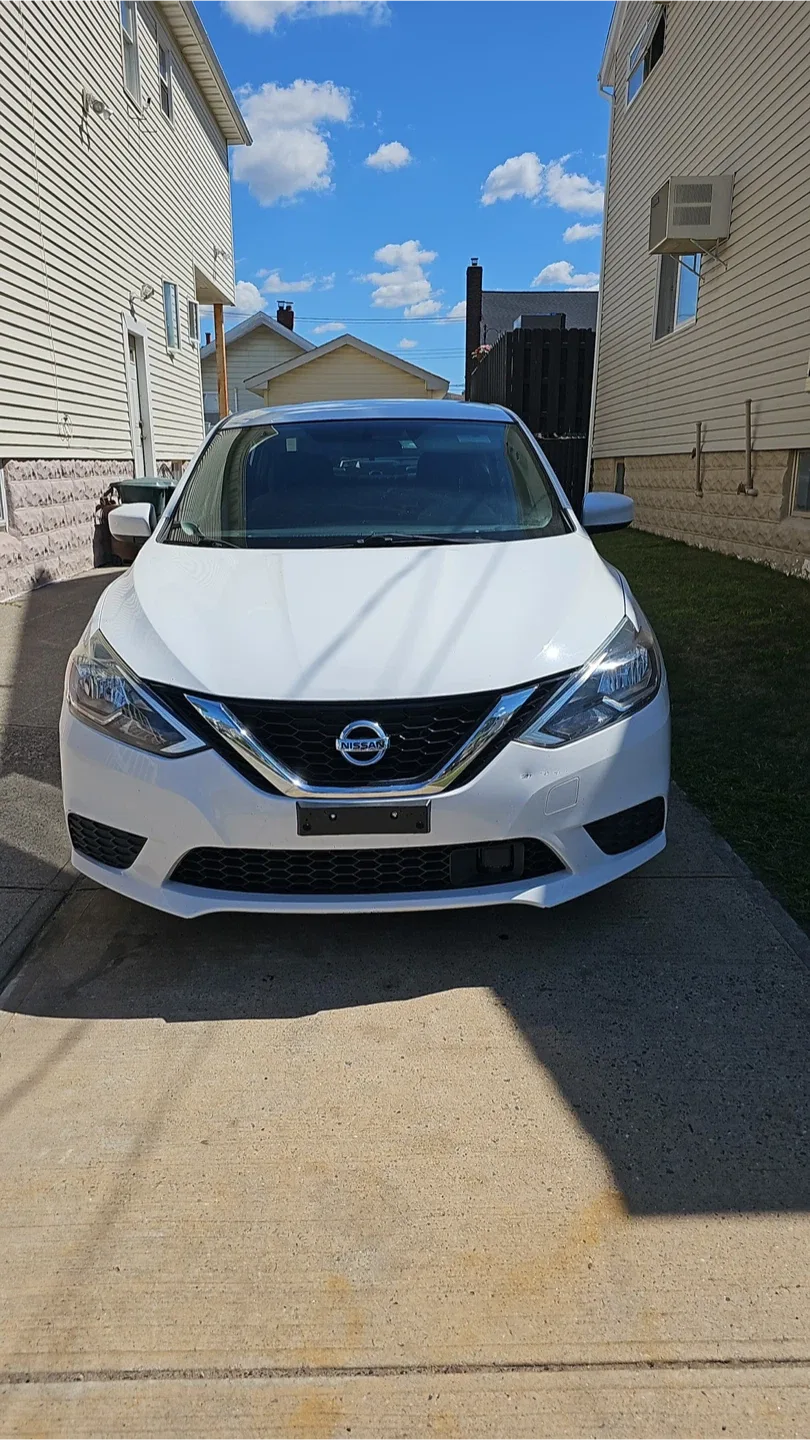 Nissan Sentra - White Sedan image indicator(5)