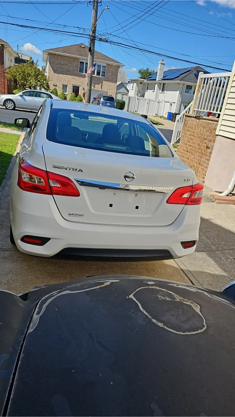 Nissan Sentra - White Sedan image indicator(3)