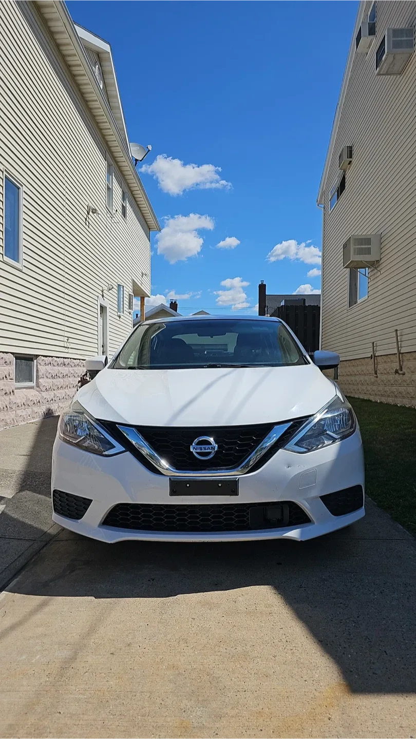 Nissan Sentra - White Sedan image indicator(4)