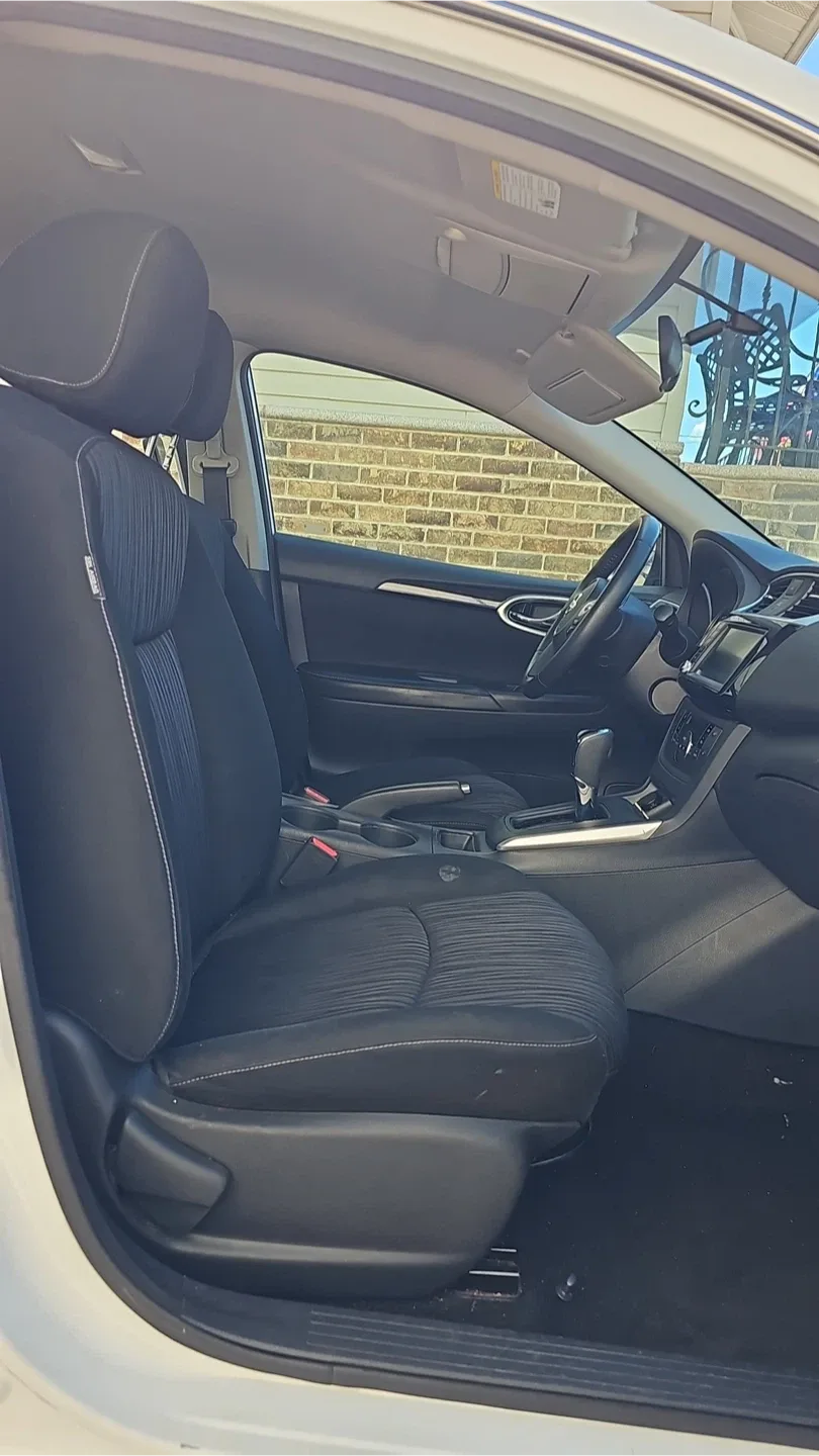 Nissan Sentra - White Sedan image indicator(7)