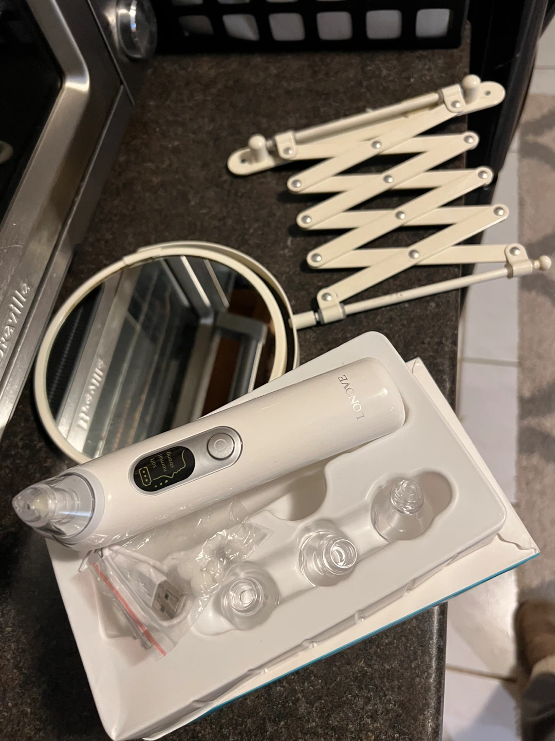 Bathroom mirror and black head remover - photo 2