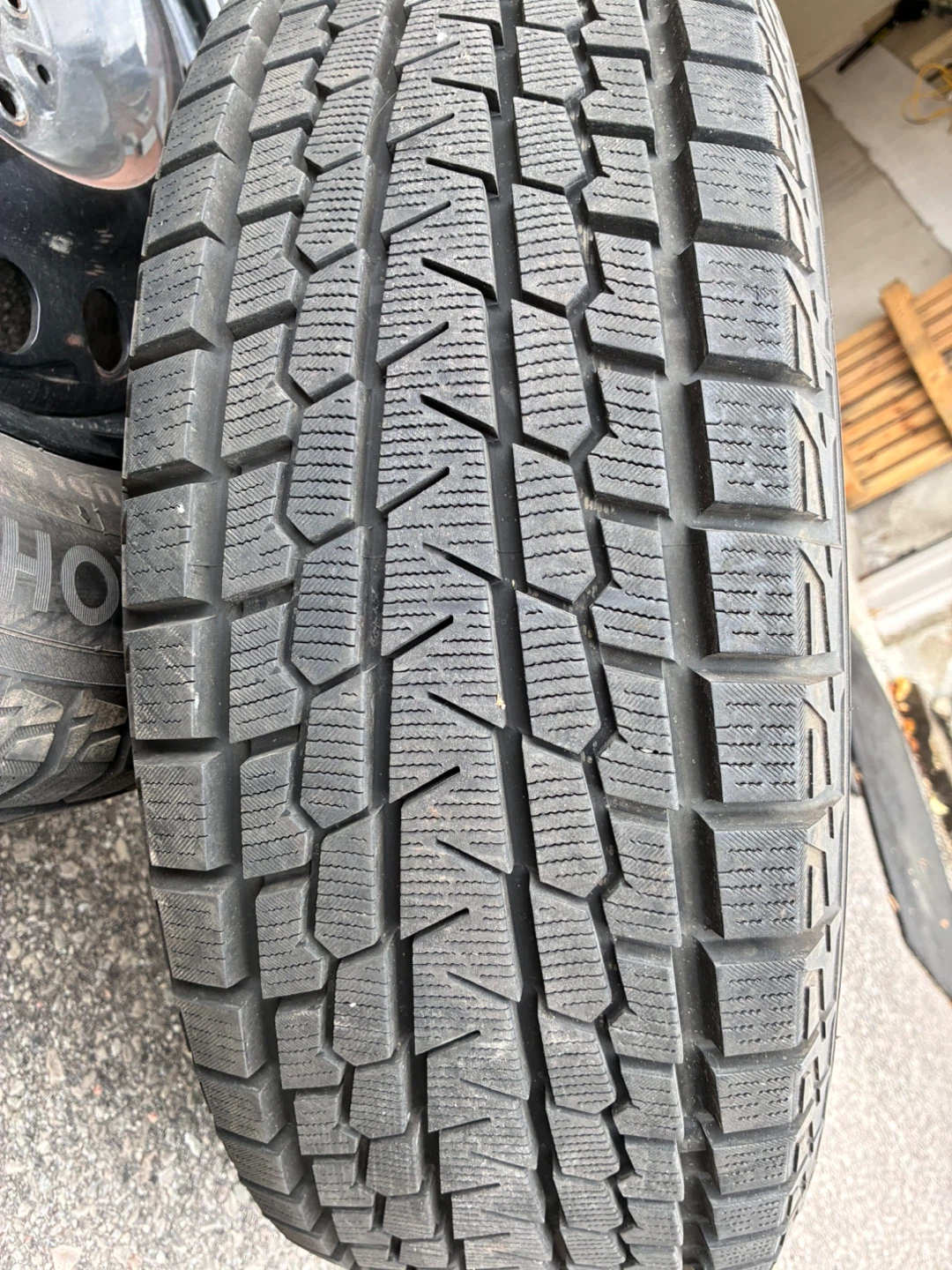 Yokohama IceGuard Winter Tires 235/65R17 — With Rims & TPMS - photo 4