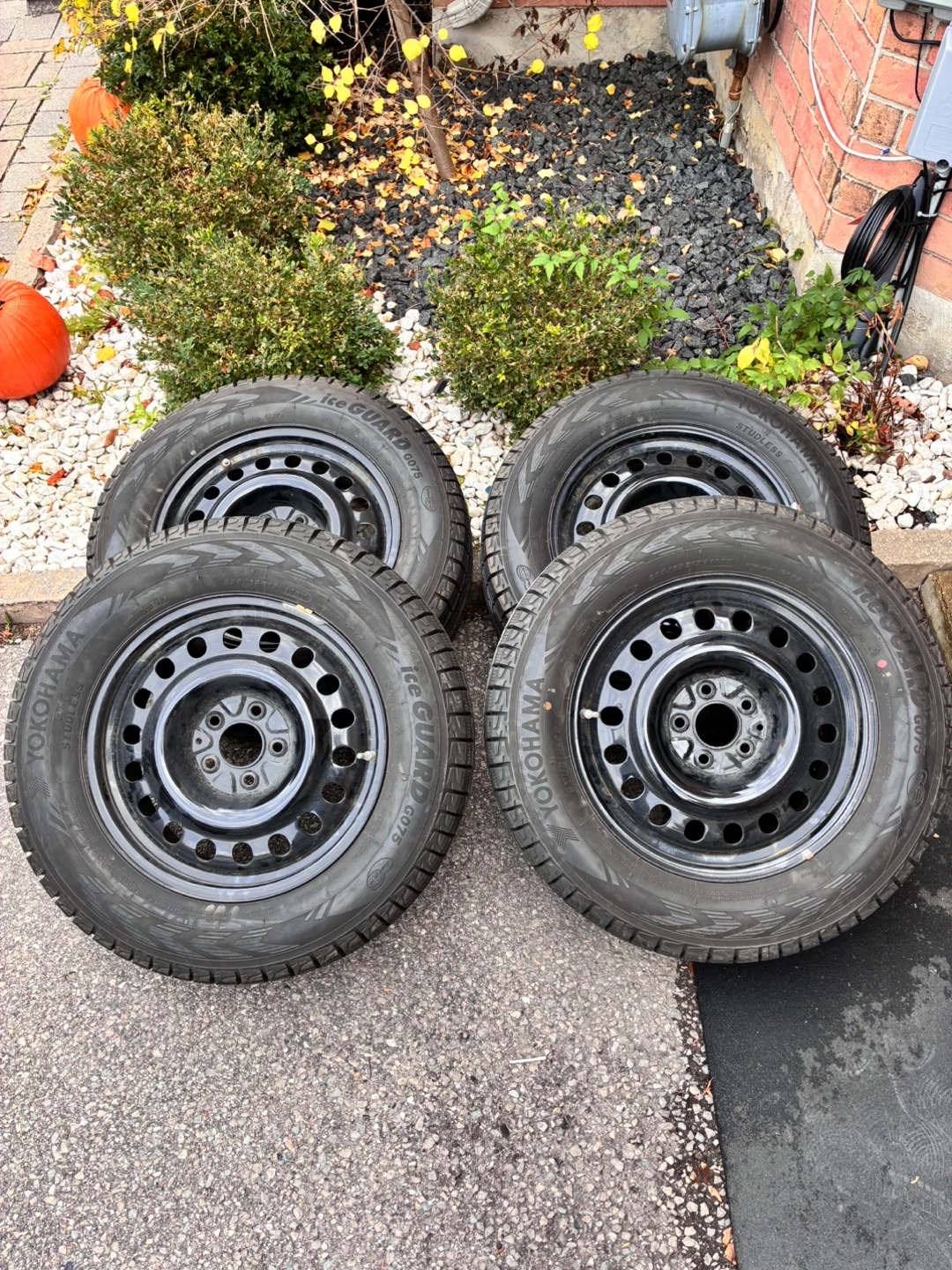 Yokohama IceGuard Winter Tires 235/65R17 — With Rims & TPMS
